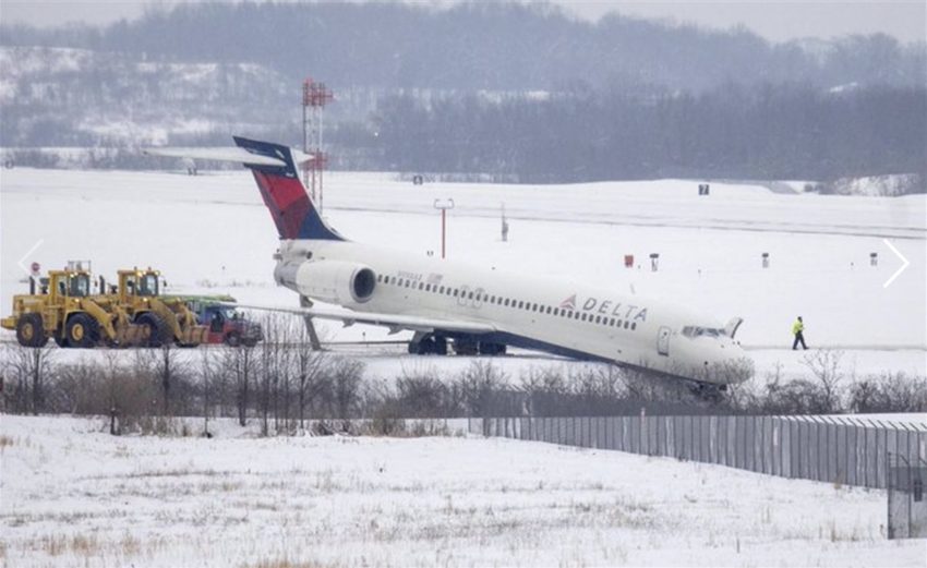 B717 Buzlanan Pistte Taksi Yolundan Çıktı