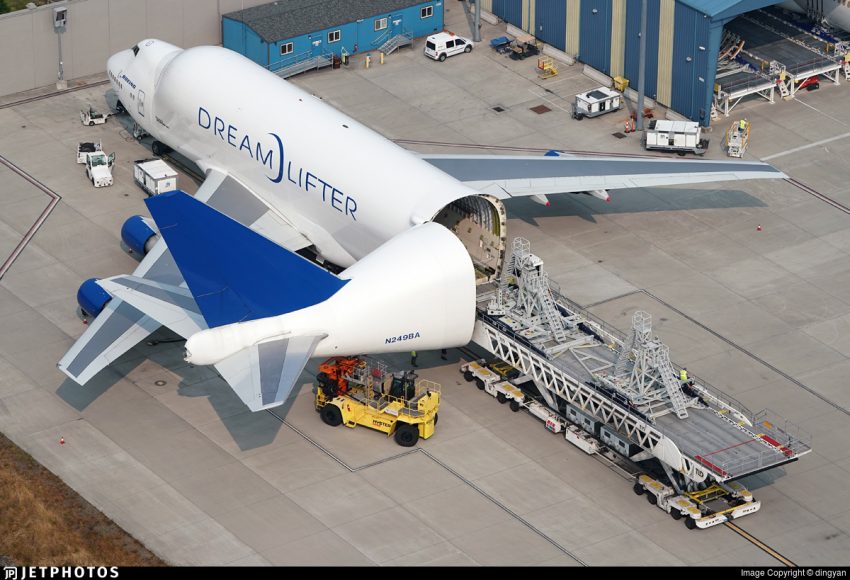 Bir Uçak Üretmek için Üretilen Uçak Boeing 747 Dreamlifter