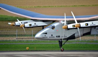 Solar_Impulse_SI2_pilote_Bertrand_Piccard_Payerne_November_2014